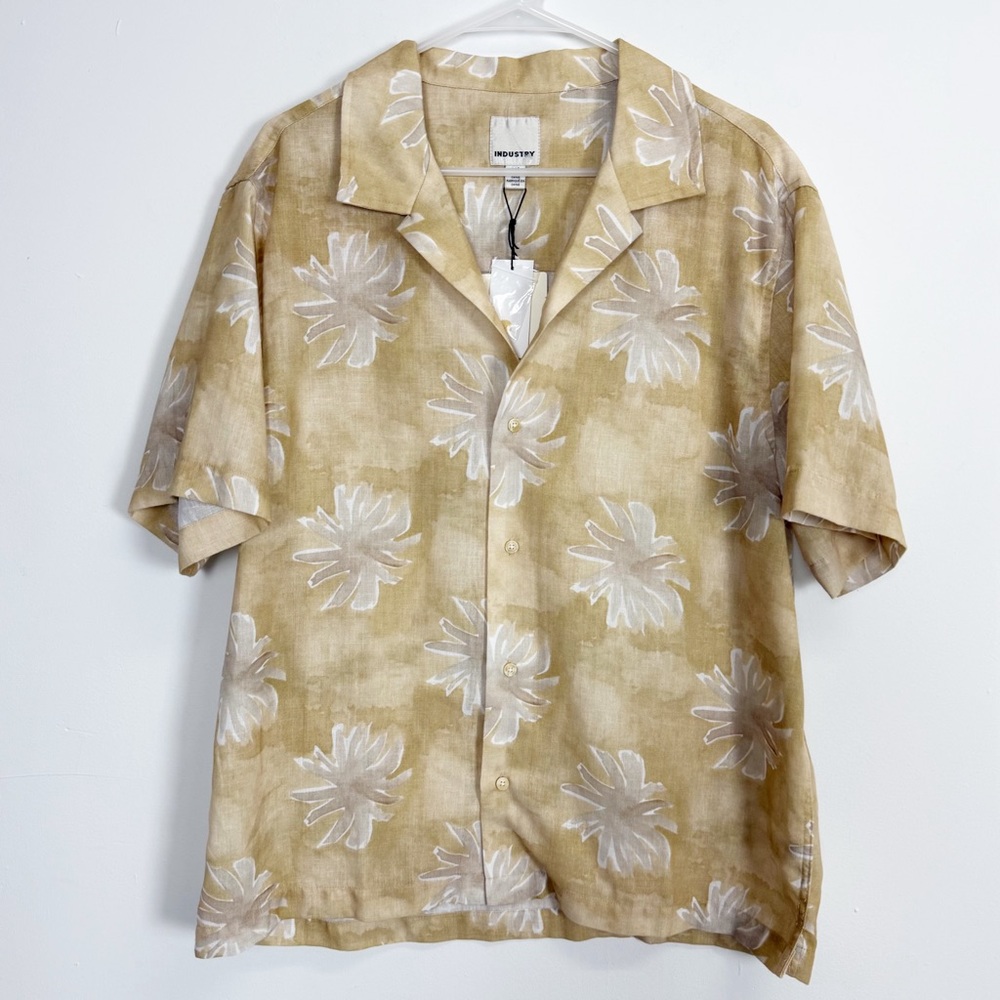 Industry Shirt Men Large Yellow Floral Hawaiian Short Sleeve Shirt Button Up NWT
